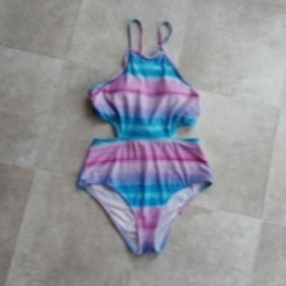 Wallflower cross-back one-piece suit ❤️